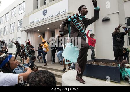 CTC Steppers, New Orleans Social Aid e Pleasure Club Second Line (Secondline) Parade danzatori sulla seconda linea Domenica. New Orleans, Louisiana, Stati Uniti. Foto Stock