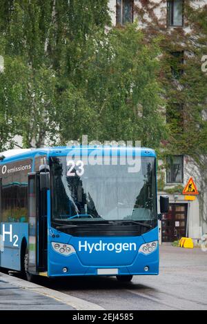 Presso la stazione degli autobus si trova una cella a combustibile a idrogeno Foto Stock