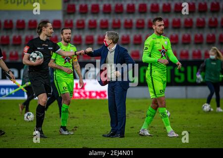 Francky Dury, capo allenatore di Essevee, festeggia dopo aver vinto una partita di calcio tra SV Zulte-Waregem e Standard de Liege, domenica 21 febbraio 2021 a W. Foto Stock