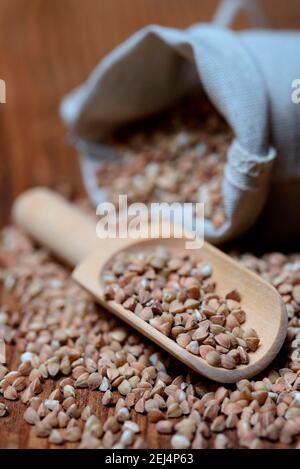 Grano saraceno (Fagopyrum esculentum) , pala in legno Foto Stock