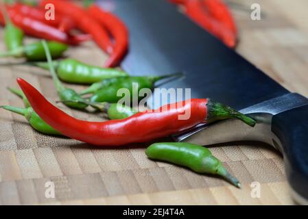 Peperoncino rosso e verde, peperoncino, peperoncino (Capsicum annuum) Foto Stock