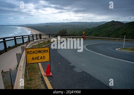 Road work Ahead, cartello a Tallow Beach, Queensland Australia Foto Stock