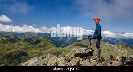 Vista dalla vetta del Maubèrme (Valle dell'Aran, Catalogna, Spagna) ESP: Vistes desde la cima del Maubèrme (Valle de Arán, Cataluña, España) Foto Stock