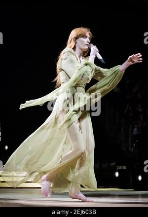 Florence Welch of Florence e The Machine si esibisce dal vivo sul palco della O2 Arena Greenwich, Londra. Data immagine: Giovedì 22 novembre 2018. Il credito fotografico dovrebbe essere: David Jensen Foto Stock