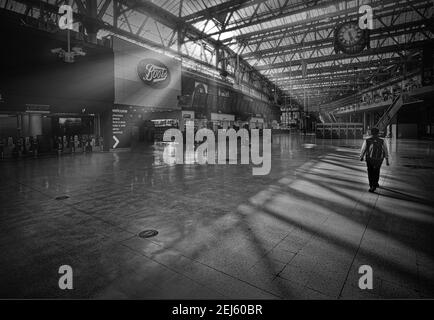 GRAN BRETAGNA / Inghilterra / Londra / Empty Waterloo Station il 25 marzo 2020 a Londra, Inghilterra. Foto Stock