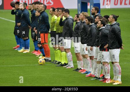 Milano, Italia. 21 Feb 2021. Milano e Inter Players prima della Serie UNA partita di calcio tra AC Milan e FC Internazionale allo Stadio San Siro di Milano (Italia), 21 febbraio 2021. Photo Andrea Staccioli/Insifefoto Credit: Insifefoto srl/Alamy Live News Foto Stock