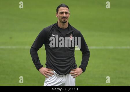 Milano, Italia. 21 Feb 2021. Zlatan Ibrahimovic di Milano prima della Serie UNA partita di calcio tra AC Milan e FC Internazionale allo Stadio San Siro di Milano, 21 febbraio 2021. Photo Andrea Staccioli/Insifefoto Credit: Insifefoto srl/Alamy Live News Foto Stock