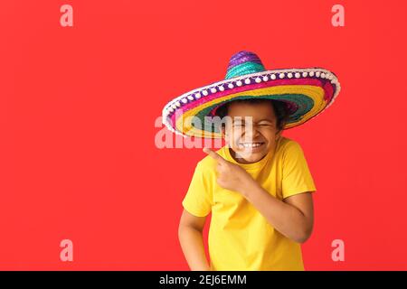 Ragazzo Con Cappello Sombrero Messicano Immagine Stock - Immagine di  latino, coltura: 164032357