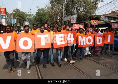 Kolkata, India. 21 Feb 2021. Partito al governo indiano BJP yuva morcha sostenitori 'Run for MODI' ( India primo Ministro Narendra modi) per i prossimi sondaggi di assemblea legislativa del bengala occidentale a Kolkata, India (Foto di Dipa Chakraborty/Pacific Press/Sipa USA) Credit: Sipa USA/Alamy Live News Foto Stock