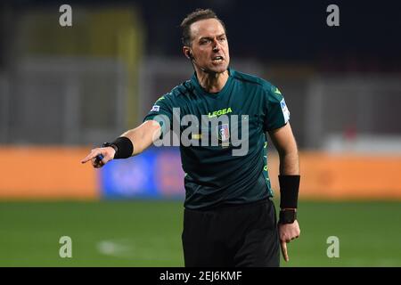 Benevento, Lazio. 21 Feb 2021. Arbitro Luca Pairetto in azione durante la Serie Italiana UNA partita di calcio Benevento vs COME Roma allo stadio Ciro Vigorito di Benevento, 2i febbraio 2021. Fotografo01 Credit: Agenzia fotografica indipendente/Alamy Live News Foto Stock