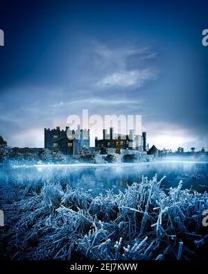 GB - KENT: Castello di Leeds di notte Foto Stock