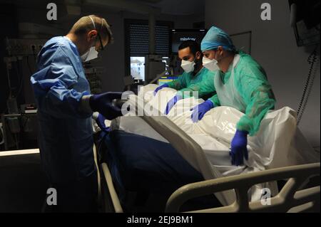 Covid-19 morti in ospedale Foto Stock