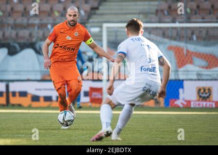 LUBIN, POLONIA - 21 FEBBRAIO 2021: Partita di calcio polacco PKO Ekstraklasa tra KGHM Zaglebie Lubin - Rakow Czestochowa 1:2. In azione Sasa Balic. Foto Stock