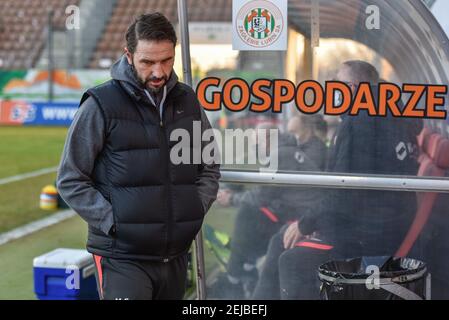 LUBIN, POLONIA - 21 FEBBRAIO 2021: Partita di calcio polacco PKO Ekstraklasa tra KGHM Zaglebie Lubin - Rakow Czestochowa 1:2. Martin Sevela capo allenatore Foto Stock
