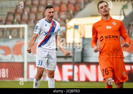 LUBIN, POLONIA - 21 FEBBRAIO 2021: Partita di calcio polacco PKO Ekstraklasa tra KGHM Zaglebie Lubin - Rakow Czestochowa 1:2. Joy Jaroslaw Jach. Foto Stock
