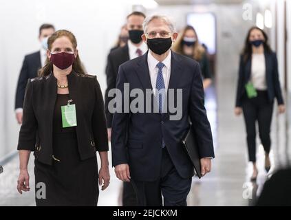 Il giudice Merrick Garland arriva a testimoniare davanti a un'audizione del Comitato giudiziario del Senato sulla sua nomina a procuratore generale degli Stati Uniti su Capitol Hill a Washington, DC il 22 febbraio 2021. Foto di Kevin Dietsch/UPI Foto Stock