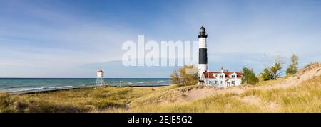 Faro sulla costa, Faro di Big Sable Point, Lago Michigan, Ludington, Mason County, Michigan, STATI UNITI Foto Stock