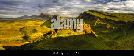 Trotternish Ridge alla luce del tramonto, Isola di Skye, Scozia Foto Stock