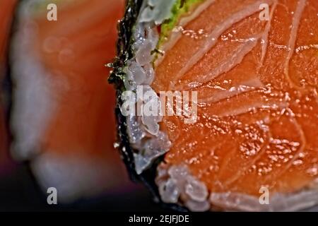 delizioso e appetitoso sushi al salmone Foto Stock