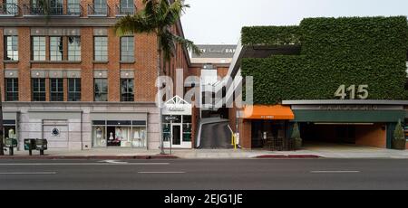 Vista del centro commerciale sulla strada, Bedford Drive, Beverly Hills Business Triangle, Beverly Hills, Los Angeles County, California, USA Foto Stock