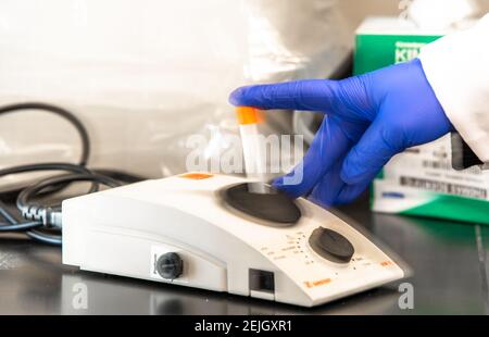 Aldatu Biosciences in Watertown, ha sviluppato un test rapido per il rilevamento COVID-19 chiamato PANDAA QDX™ SARS-COV-2 utilizzato a Boston. Foto Stock