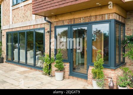 Un grande albergo moderno costruito in modo autonomo nella campagna Inglese Foto Stock