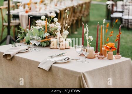 Boho, rustico, moderno tavolo design per sposi novelli Foto Stock