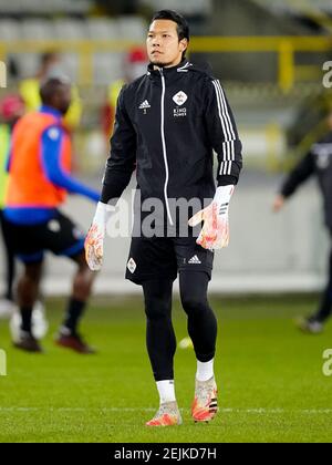 BRUGES, BELGIO - FEBBRAIO 22: Portiere Kawin Thamsatchanan di OH Leuven durante la partita della Jupiler Pro League tra il Club Brugge e l'OH Leuven a Ja Foto Stock