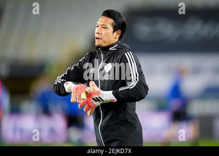 BRUGES, BELGIO - FEBBRAIO 22: Portiere Kawin Thamsatchanan di OH Leuven durante la partita della Jupiler Pro League tra il Club Brugge e l'OH Leuven a Ja Foto Stock