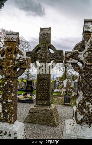 Tymullen, Irlanda. 4 maggio 2016. Monasterboice è vicino a Drogheda, ed è stato fondato nel 5 ° secolo da San Bhuithi. Foto Stock