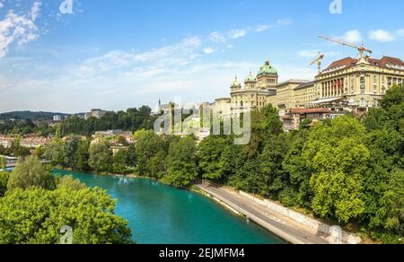 Palazzo federale della Svizzera a Berna in una bella giornata estiva, la Svizzera Foto Stock