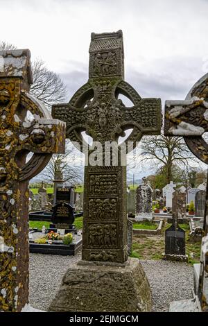 Tymullen, Irlanda. 4 maggio 2016. Monasterboice è vicino a Drogheda, ed è stato fondato nel 5 ° secolo da San Bhuithi. Foto Stock