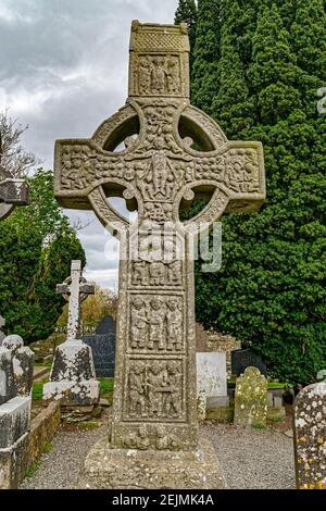 Tymullen, Irlanda. 4 maggio 2016. Monasterboice è vicino a Drogheda, ed è stato fondato nel 5 ° secolo da San Bhuithi. Foto Stock