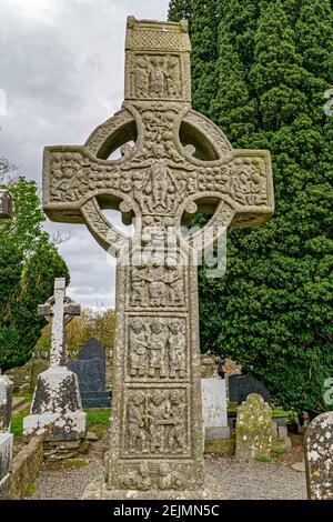 Tymullen, Irlanda. 4 maggio 2016. Monasterboice è vicino a Drogheda, ed è stato fondato nel 5 ° secolo da San Bhuithi. Foto Stock