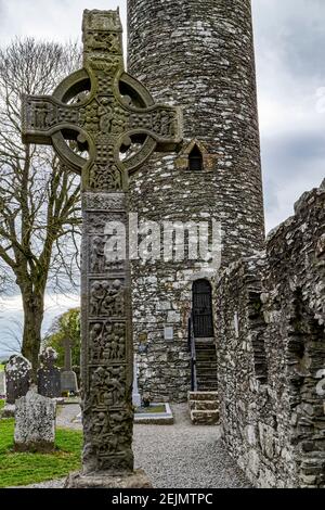 Tymullen, Irlanda. 4 maggio 2016. Monasterboice è vicino a Drogheda, ed è stato fondato nel 5 ° secolo da San Bhuithi. Foto Stock