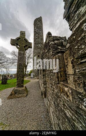 Tymullen, Irlanda. 4 maggio 2016. Monasterboice è vicino a Drogheda, ed è stato fondato nel 5 ° secolo da San Bhuithi. Foto Stock