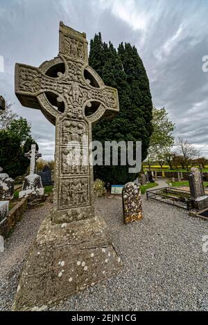 Tymullen, Irlanda. 4 maggio 2016. Monasterboice è vicino a Drogheda, ed è stato fondato nel 5 ° secolo da San Bhuithi. Foto Stock