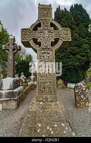 Tymullen, Irlanda. 4 maggio 2016. Monasterboice è vicino a Drogheda, ed è stato fondato nel 5 ° secolo da San Bhuithi. Foto Stock