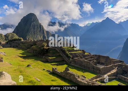 Vista panoramica su Machu Picchu, il vecchio tempio della città di inca Foto Stock
