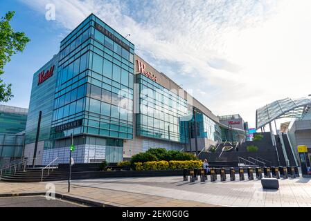 Londra, Regno Unito. 22 Feb 2021. Il Westfield London Shopping Centre è stato visto privo di attività a causa del blocco Covid19.i negozi non essenziali in Inghilterra dovrebbero essere riaperti il 12 aprile dopo che Boris Johnson ha annunciato la sua roadmap fuori da Lockdown per l'Inghilterra. Credit: Dave Rushen/SOPA Images/ZUMA Wire/Alamy Live News Foto Stock