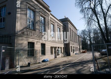 Berlino, Germania. 22 Feb 2021. l'Haus Zenner Excursion inn a Treptower Park. La locanda è chiusa nel 2019 ed è prevista la riapertura del suo giardino con 1500 posti a sedere nel maggio 2021. Credit: Jens Kalaene/dpa-Zentralbild/ZB/dpa/Alamy Live News Foto Stock