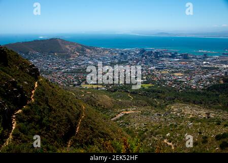 vista su città del capo, vista da montagna tabella, capetown, sud africa Foto Stock