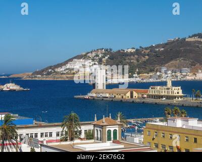 Ceuta, Spagna - 12 settembre 2014: Vista del molo commerciale di Ceuta, città spagnola del Nord Africa. Foto Stock