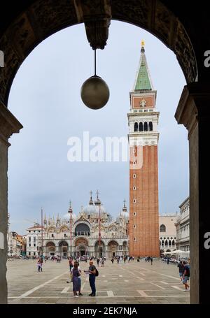 Piazza San Marco o Piazza San Marco con Basilica di San Marco o Basilica di San Marco, Venezia, Veneto, Italia Foto Stock