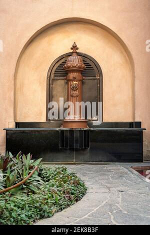 Doha, Qatar - 09 febbraio 2021: Foto di una giornata di Doha, simbolo dell'architettura del Qatar, Katara - The Cultural Village Foundation Foto Stock