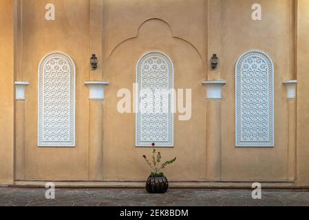 Doha, Qatar - 09 febbraio 2021: Foto di una giornata di Doha, simbolo dell'architettura del Qatar, Katara - The Cultural Village Foundation Foto Stock