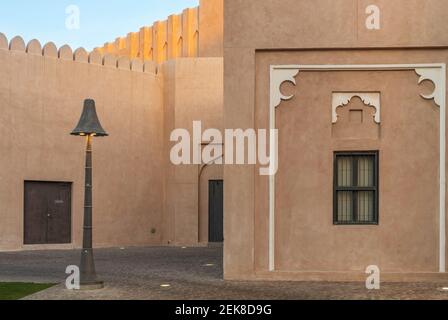 Doha, Qatar - 09 febbraio 2021: Foto di una giornata di Doha, simbolo dell'architettura del Qatar, Katara - The Cultural Village Foundation Foto Stock