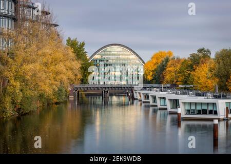 Germania, Amburgo, case galleggianti lungo Berliner Bogen Foto Stock