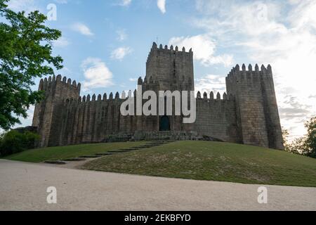 Guimaraes castello e parco, in Portogallo Foto Stock