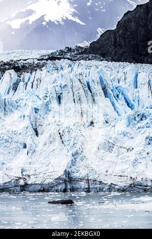 La faccia rotta del ghiacciaio Margerie nell'insenatura di Tarr di Glacier Bay, Alaska, Stati Uniti Foto Stock